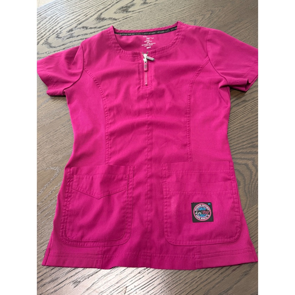 Koi‎ Lite Serenity Scrub Top Azalea Pink 
Multi Pocket Women's XS Slim Fit